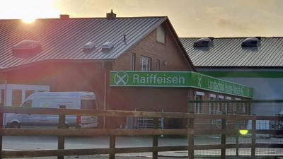 In der zweiten Tarifverhandlung einigten sich die Tarifvertragsparteien der Bezugs- und Absatzgenossenschaften Weser-Ems auf folgendes Tarifergebnis, welches in der IG BAU- Fachgruppensitzung am 8. Februar mehrheitlich angenommen wurde: In der zweiten Tarifverhandlung einigten sich die Tarifvertragsparteien der Bezugs- und Absatzgenossenschaften Weser-Ems auf folgendes Tarifergebnis, welches in der IG BAU- Fachgruppensitzung am 8. Februar mehrheitlich angenommen wurde: